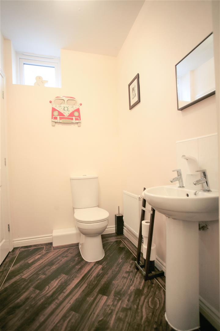 GROUND FLOOR W.C.